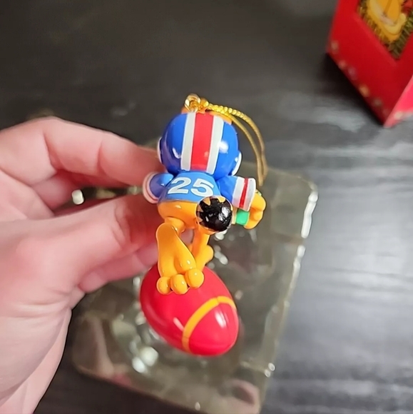 1996 NOS Garfield Football Christmas Ornament Paws Trim-A-Tree - Picture 4 of 5